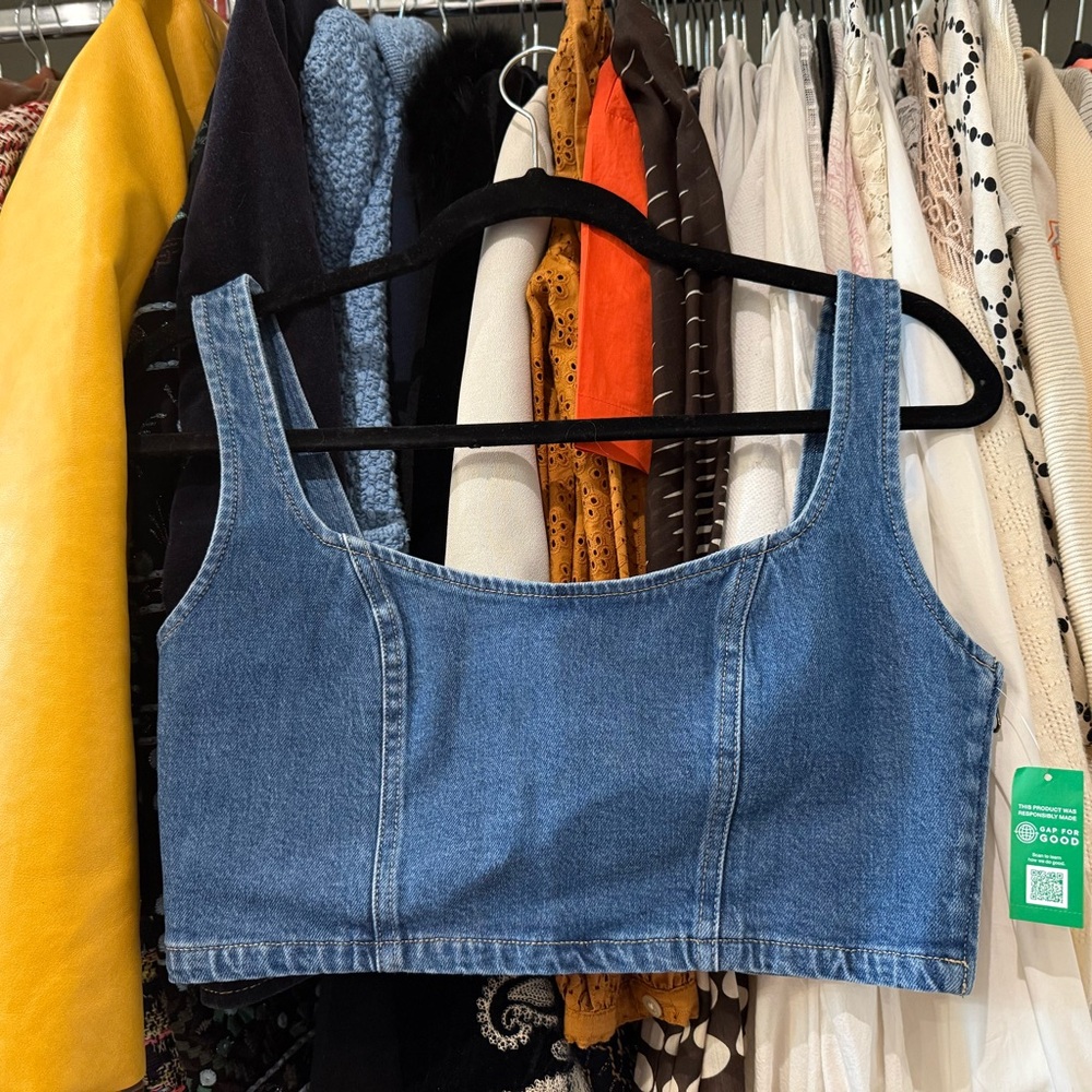 Gap denim crop top NWT. 4 petite